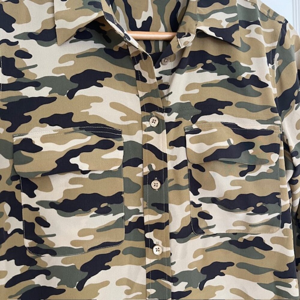 Equipment 1005 Silk Button-down Shirt in Kelp Camouflage | Size Small